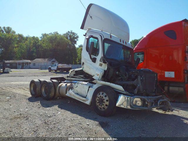  Salvage Freightliner Cascadia 125