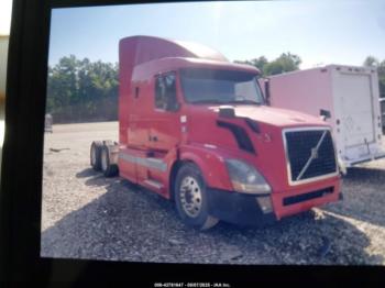  Salvage Volvo Vn