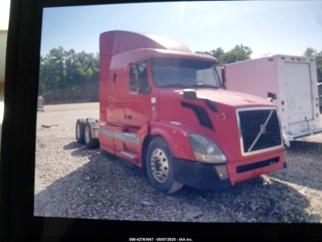  Salvage Volvo Vn